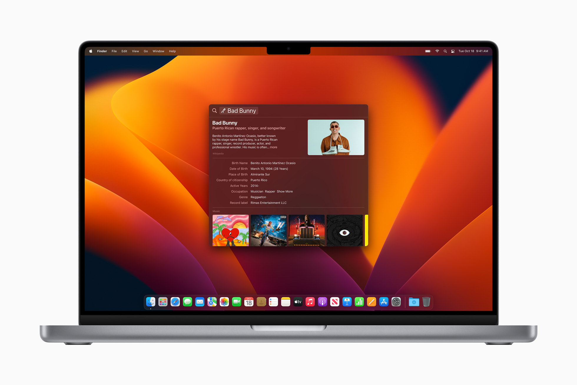 Porównanie MacOS Golden Gate i Windowsa 11 na pulpicie komputera.