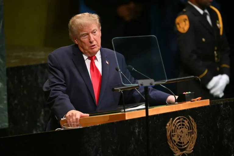 Trump przyznaje nagrodę AI na forum ONZ w Nowym Jorku.